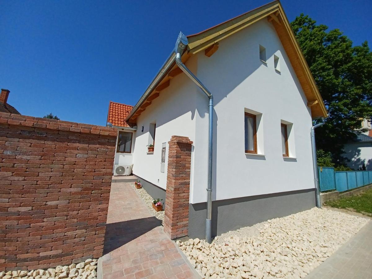 Fazekas Vendeghaz Hotel Balatonkeresztur Exterior photo
