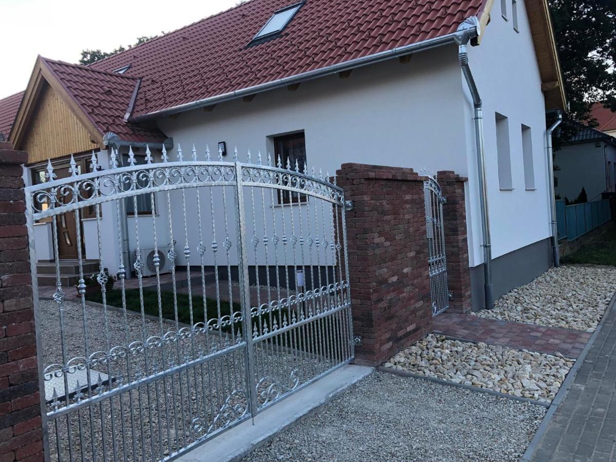 Fazekas Vendeghaz Hotel Balatonkeresztur Exterior photo